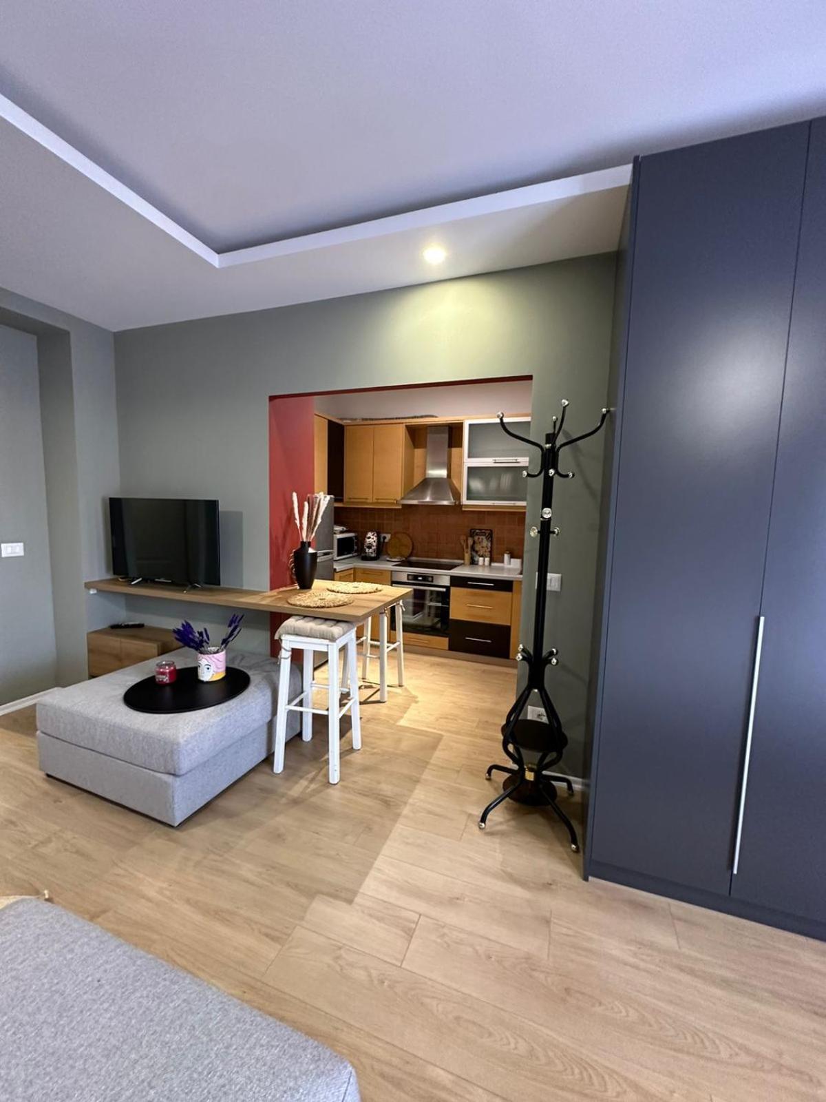 Urban Charm Studio With Balcony Tirana Buitenkant foto