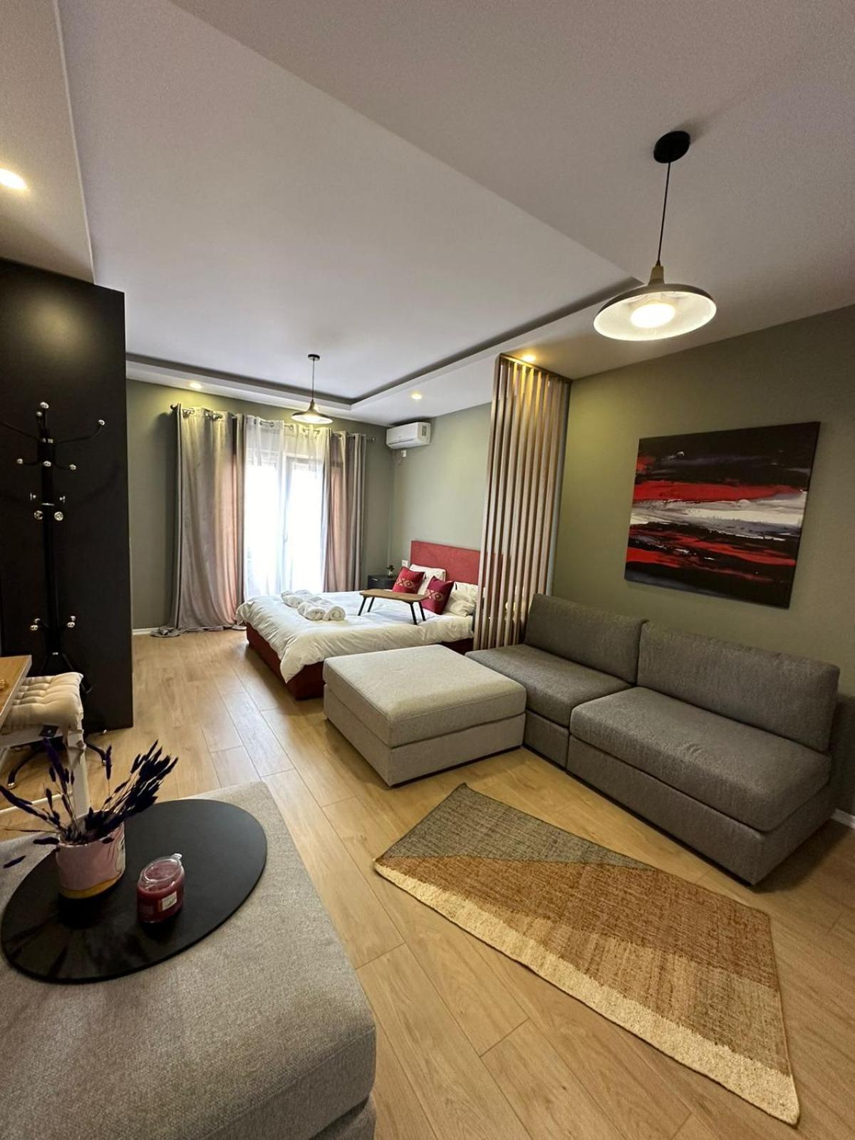Urban Charm Studio With Balcony Tirana Buitenkant foto