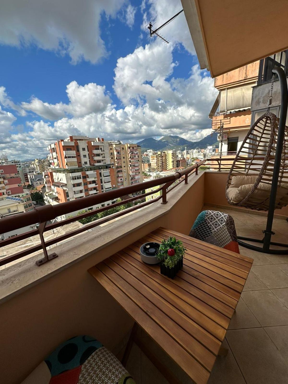 Urban Charm Studio With Balcony Tirana Buitenkant foto