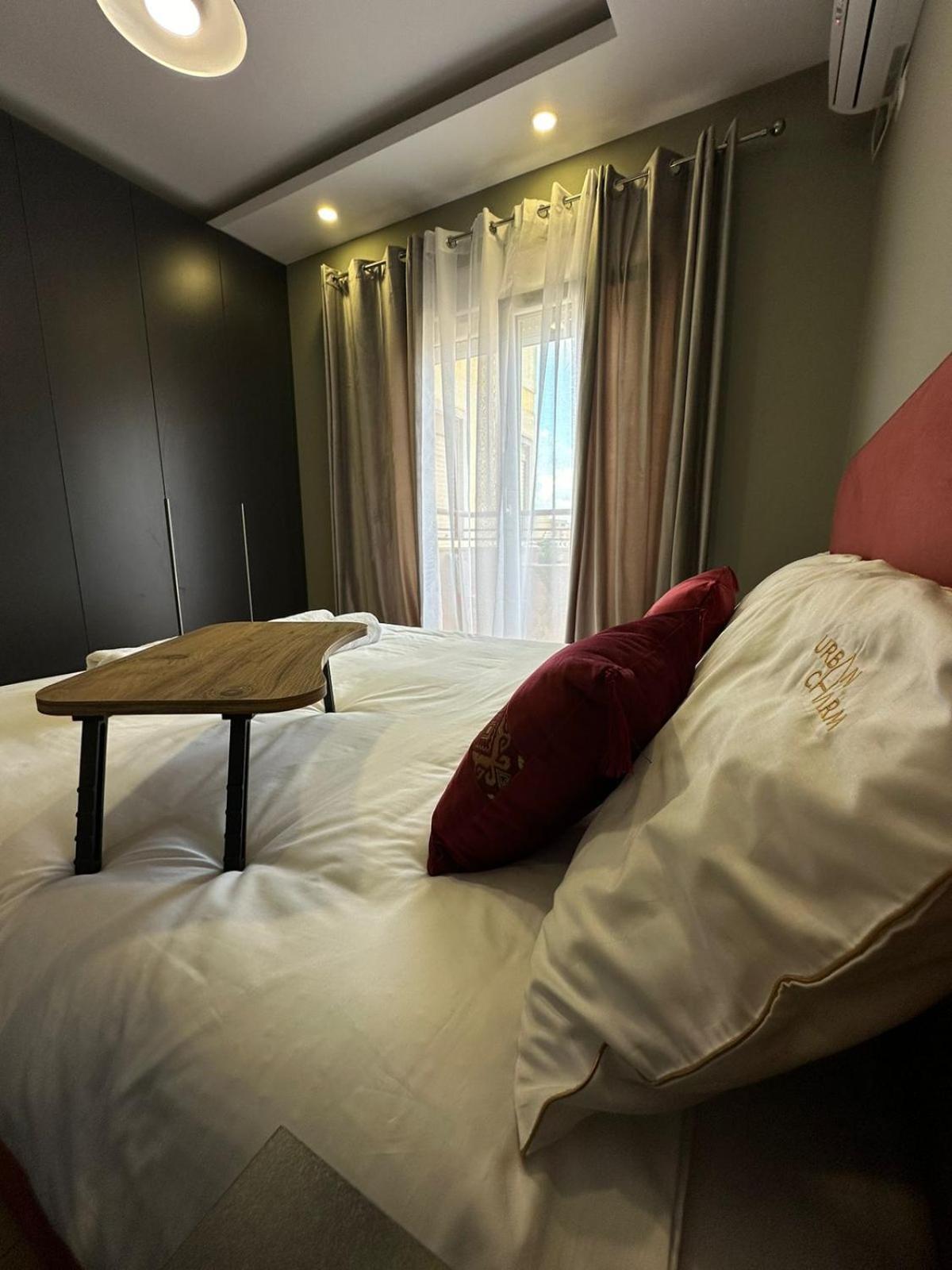Urban Charm Studio With Balcony Tirana Buitenkant foto